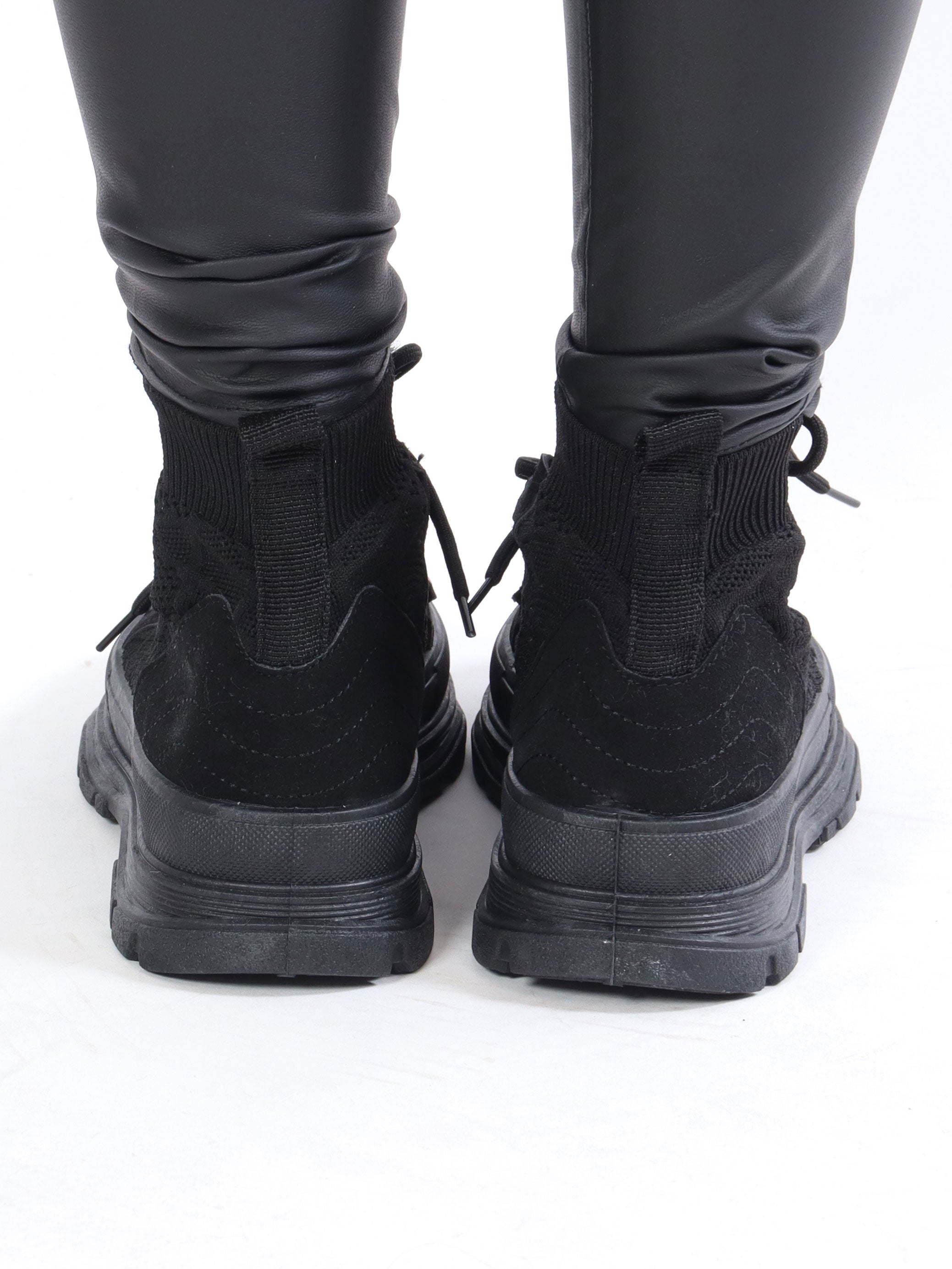 Liva - Sokkesneakers med blondedetaljer